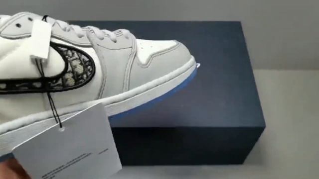 Air Jordan 1 Dior Low size4–13 смотреть онлайн
