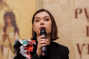 Поэтесса из Донецка Анна Ревякина читает свои стихи. Екатеринбург. Храм-на Крови. 26.03.2023