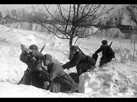 Раненый командир вывел горстку бойцов из окружения, а затем они перерезали дорогу в тылу врага