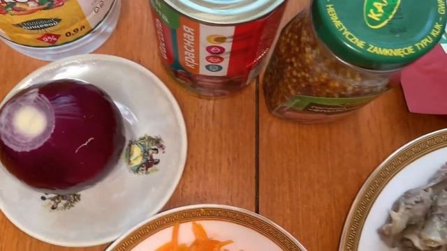 Сытный салат с куриными потрошками. смотреть онлайн