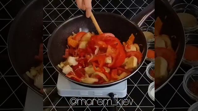 Ужин из курицы на подобие "чахохбили" смотреть онлайн