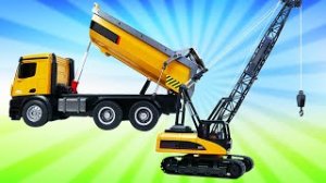 Машинки-помощники Брудер погрузчик и бульдозер собирают шарики! Видео для детей.mp4