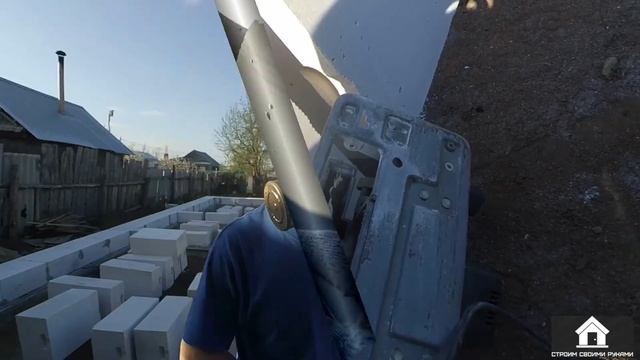 ШТРОБЫ В ГАЗОБЕТОНЕ РУЧНЫМ ШТРОБОРЕЗОМ vs СПЕЦ.ПРИСПОСОБЛЕНИЕМ.#домизгазобетона#строимсами