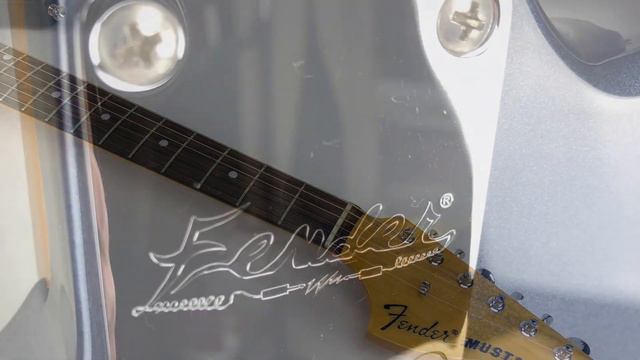 Fender Kurt Cobain Mustang Dark Lake Placid Blue w/ Stripe Electric Guitar (2012-2014) Made In Japa смотреть онлайн