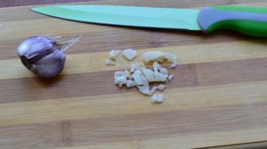 Помидоры с луком, базиликом и медом