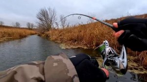ЩУКА В ОКТЯБРЕ. Ловля щуки на спиннинг на малой реке.