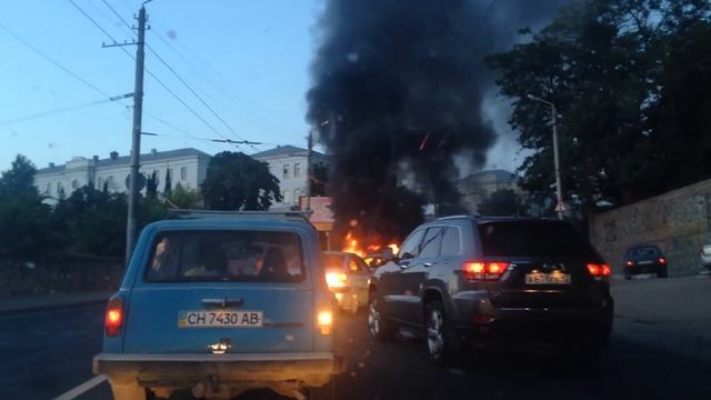 Горящая машина в Севастополе смотреть онлайн