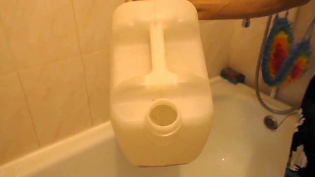 Как почистить канистру, не выворачивая её наизнанку ))) смотреть онлайн