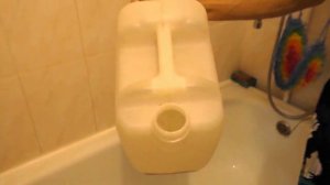 Как почистить канистру, не выворачивая её наизнанку )))