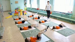 Занятие с детьми «Пластик -шоу»