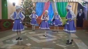 ансамбль "Искорки" танец "Потолок ледяной"