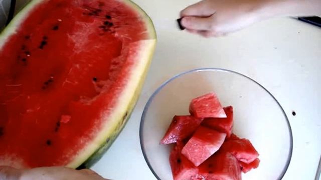 Как красиво нарезать АРБУЗ кубиками, быстро и просто! Готовим вместе! Karpuz nasıl keselir