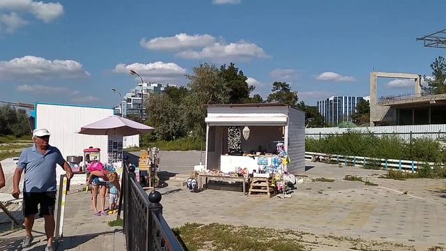 ВИД на речку АНАПКА ? с моста. Прекрасный жаркий день, вся инфраструктура работает. Пляж у Анапки смотреть онлайн