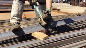 Как правильно порезать уголок 100х100х8мм, болгаркой.