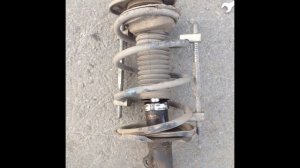 Замена пружины на переднем амортизаторе Королла (2002-2007)