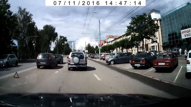 Лобовое с идиотом(по три полосы в каждом направлении) смотреть онлайн