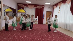 Детский танцевальный ансамбль "Конфетти" танец "Калинка-малинка" Детский сад №122 город Оренбург
