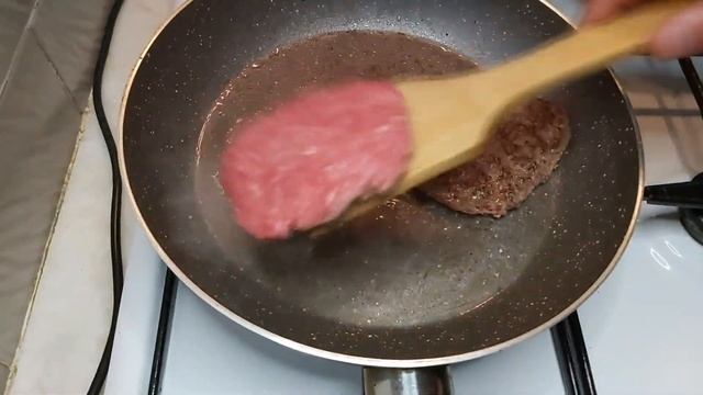 КАК ПРИГОТОВИТЬ ВКУСНЕЙШИЙ БУРГЕР|ПО ДОМАШНЕМУ|БУРГЕР ЗА 10минут очень легко приготовить #бургер