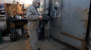 Красим кронштейны крепления релинга авто.