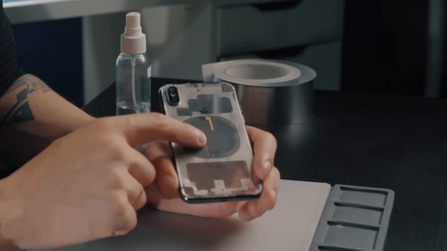 Заменили крышку iPhone на прозрачную. Как кастомизировать телефон