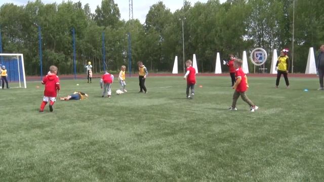 Чемпионат дошкольников по футболу «ФутбоЛИСт» / Атомный воркаут / 21-06-22 смотреть онлайн