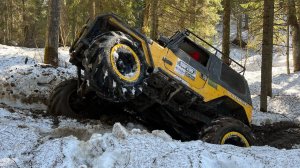 Смогли пробить новую дорогую) Wrangler Laplander и Unimog) последний снег!