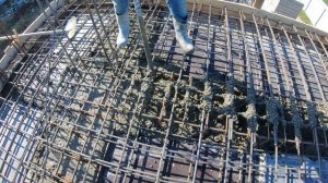 31 Хайтек. Витязево. Анапа. Заливка усиленной монолитной плиты (часть 2). Вибрируем бетон в ригелях