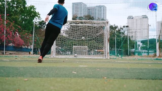 Hướng dẫn sút MU CHÍNH DIỆN và KHỨA LÒNG | 3 CÁCH SÚT BÓNG trong Futsal (P1) | Nguyen Dac Huy смотреть онлайн