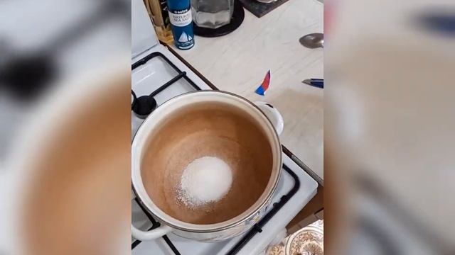 Как легко отчистить старую посуду (кастрюлю). смотреть онлайн