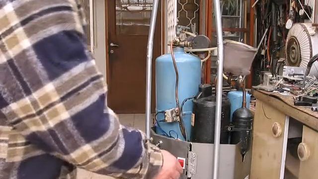 компрессор на тележке из метало-лома. смотреть онлайн