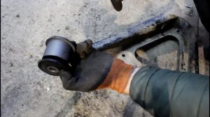 Замена сайлентблоков задних рычагов на АУДИ Q7 2006 AUDI Q7 3,0 дизель  2часть