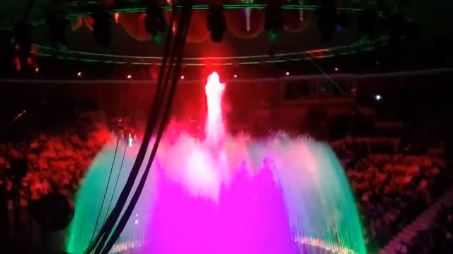 Танцующий фонтан в цирке смотреть онлайн