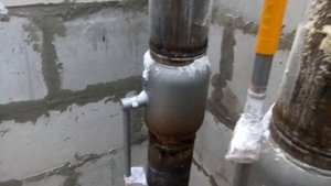 Монтаж теплосети и установка компенсаторов.