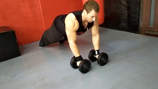 Сведение рук лёжа с гантелями смотреть онлайн