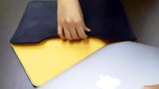 Macbook Air 13inch Leather Case:201220112010 Macbook Air用レザーケース