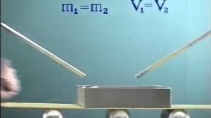 Закон сохранения импульса (опыт с шарами)