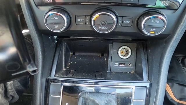 How to Eject Ash Tray in Skoda Superb III ( 2015 – Now ) | Empty the Ash Tray смотреть онлайн