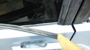 Как открыть замок двери авто без ключа (ВАЗ-2109).