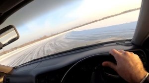 Зимний дрифт от первого лица | Катаю друга на озере