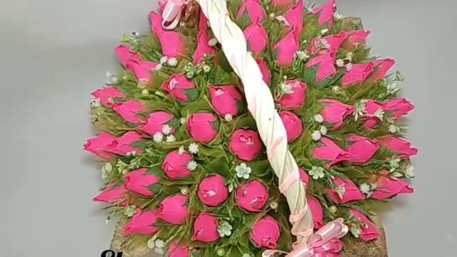 Яркий букет из конфет в корзине. Оригинальный подарок, ручная работа, цветы своими руками
