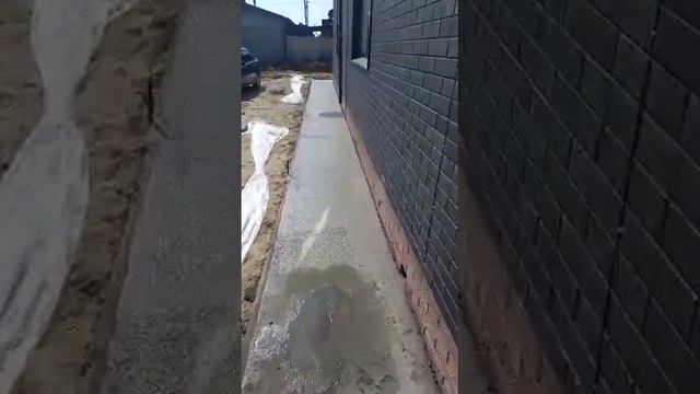 Заливаем отмостку и парковку Песчанные Ковали