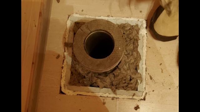 Чугунная печь в дом. Проход дымохода через два этажа и кровлю. смотреть онлайн