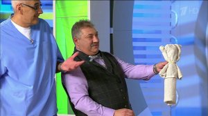 Как оригинально сложить полотенце. Жить здорово! Фрагмент выпуска от 10.11.2016