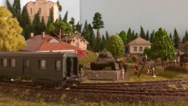 Train from Brussels (Lima NMBS SNCB HLE15 & M2) - поезд из Брюсселя - midel railway H0 Kleinanlage смотреть онлайн