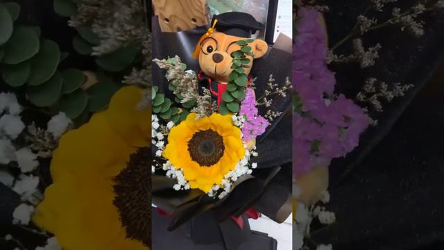 Graduation | sunflower big bear | Flower Bouquet | Huamama | Singapore Flower shop delivery