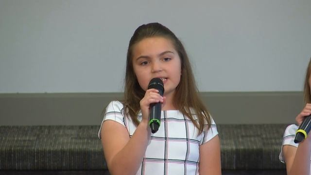 Весенний Праздник В Дверь Стучит - Дети Пение смотреть онлайн