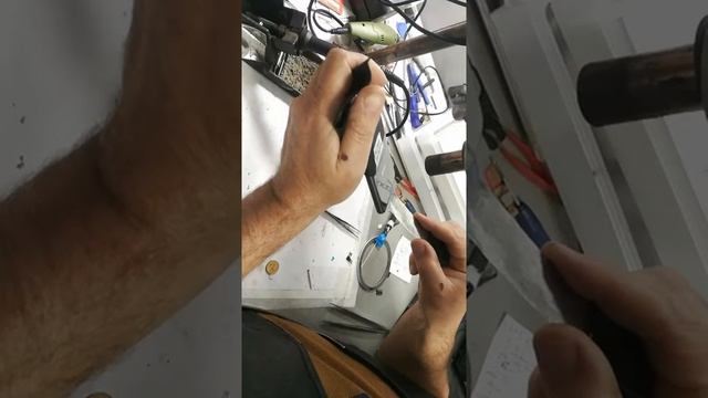 Как аккуратно снять заднюю крышку на А310F 2016г