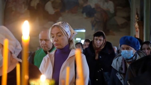 Всенощное бдение Крестовоздвижения в Свято-Троицком храме Челябинска