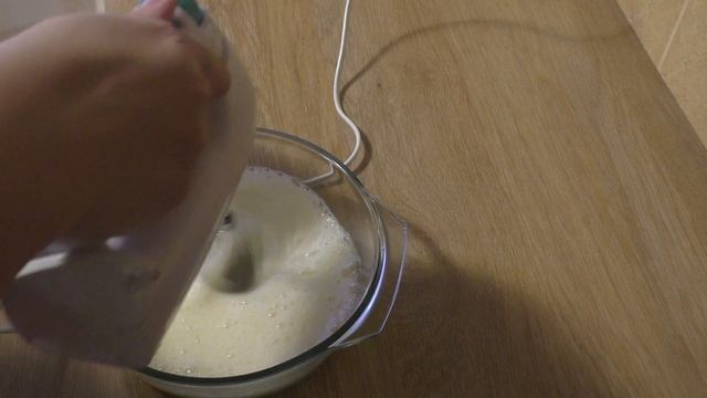 Бисквит на белом шоколаде (идеален для торта Рафаэлло) смотреть онлайн