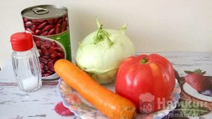 Салат из консервированной фасоли и кольраби